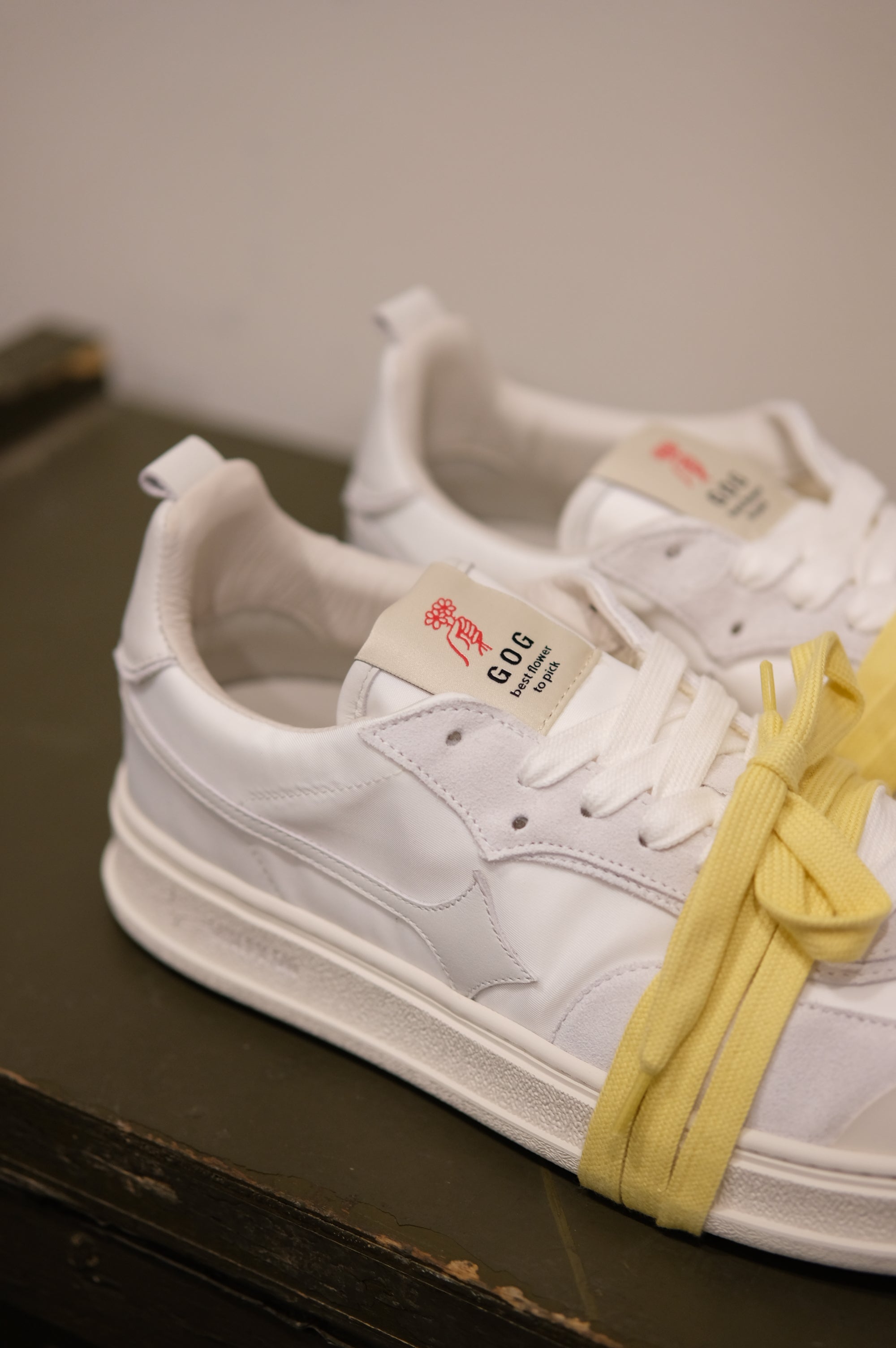 Garden of God Apple Nylon Off White