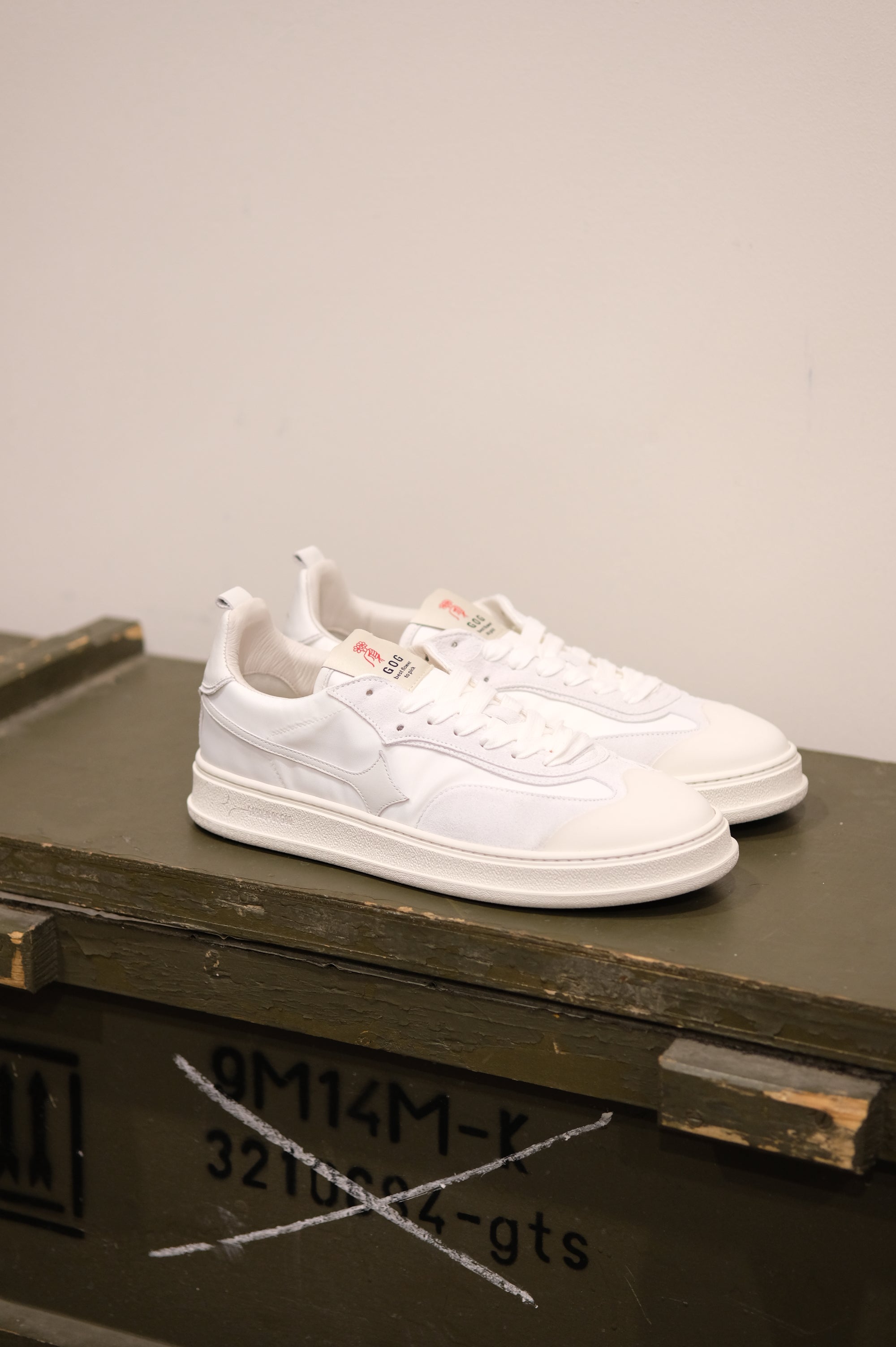 Garden of God Apple Nylon Off White