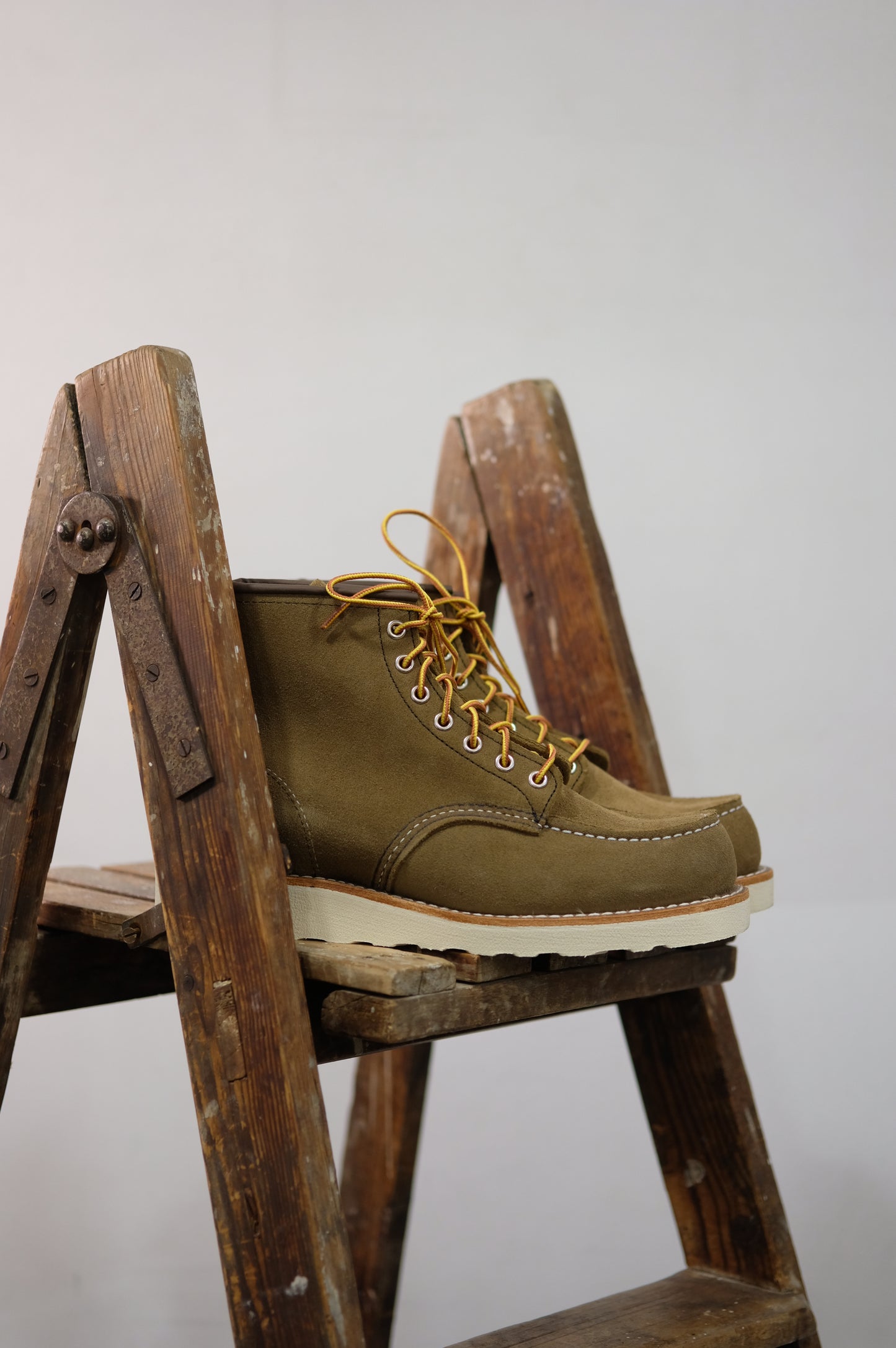 Red Wing Moc Suede Olive 8881