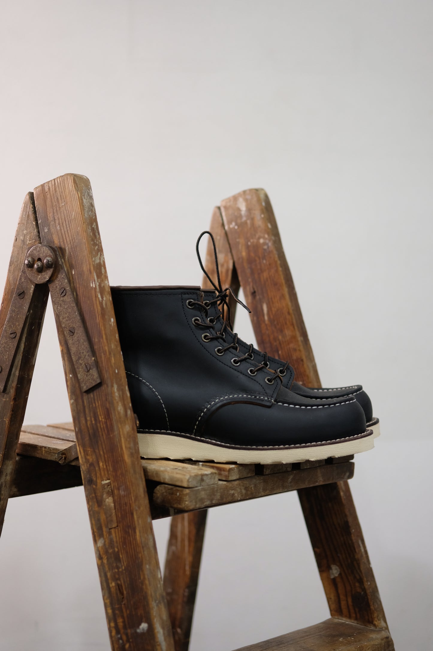 Red Wing Classic Moc Black  8849